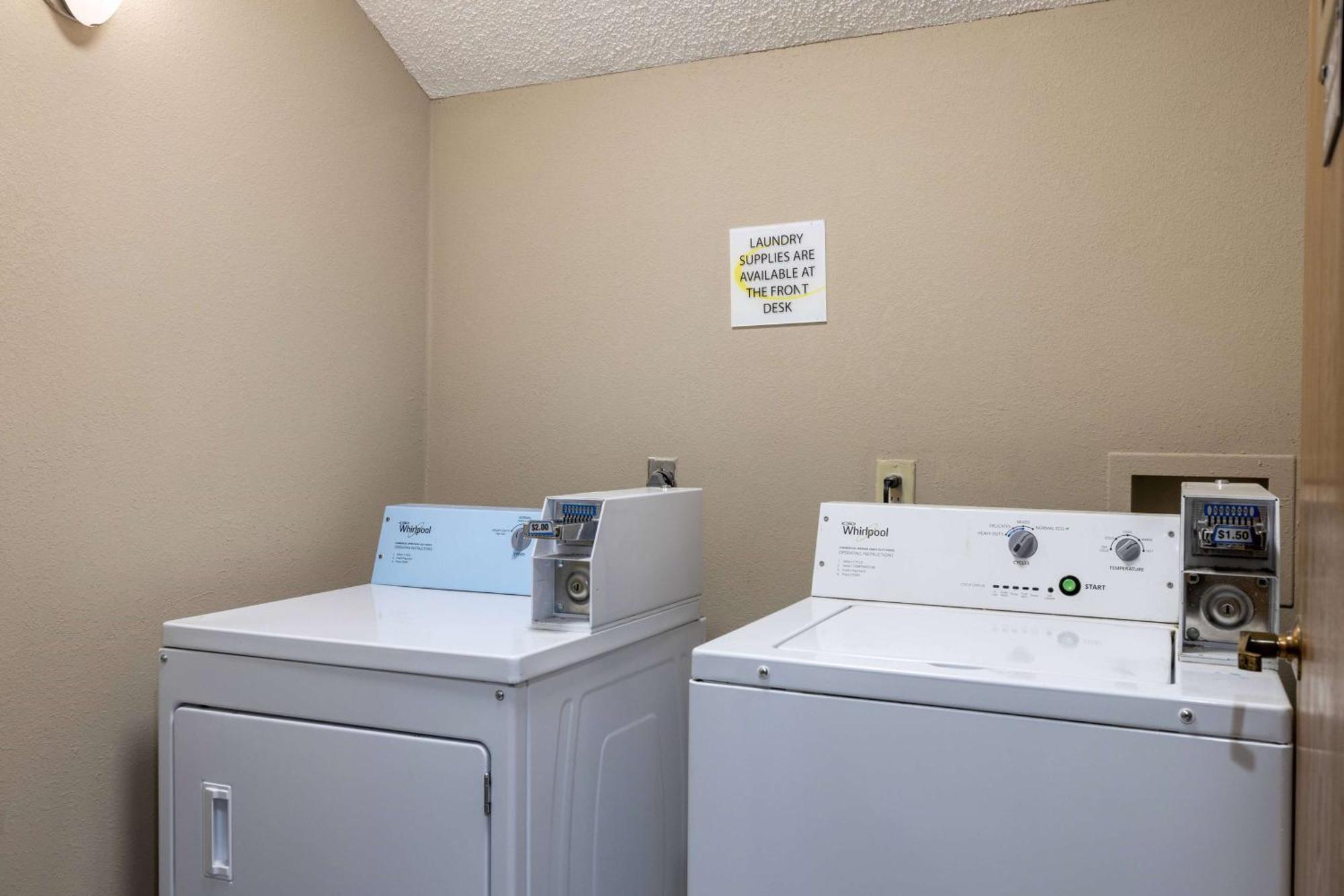 The Inn&Suites Sw Omaha Buitenkant foto