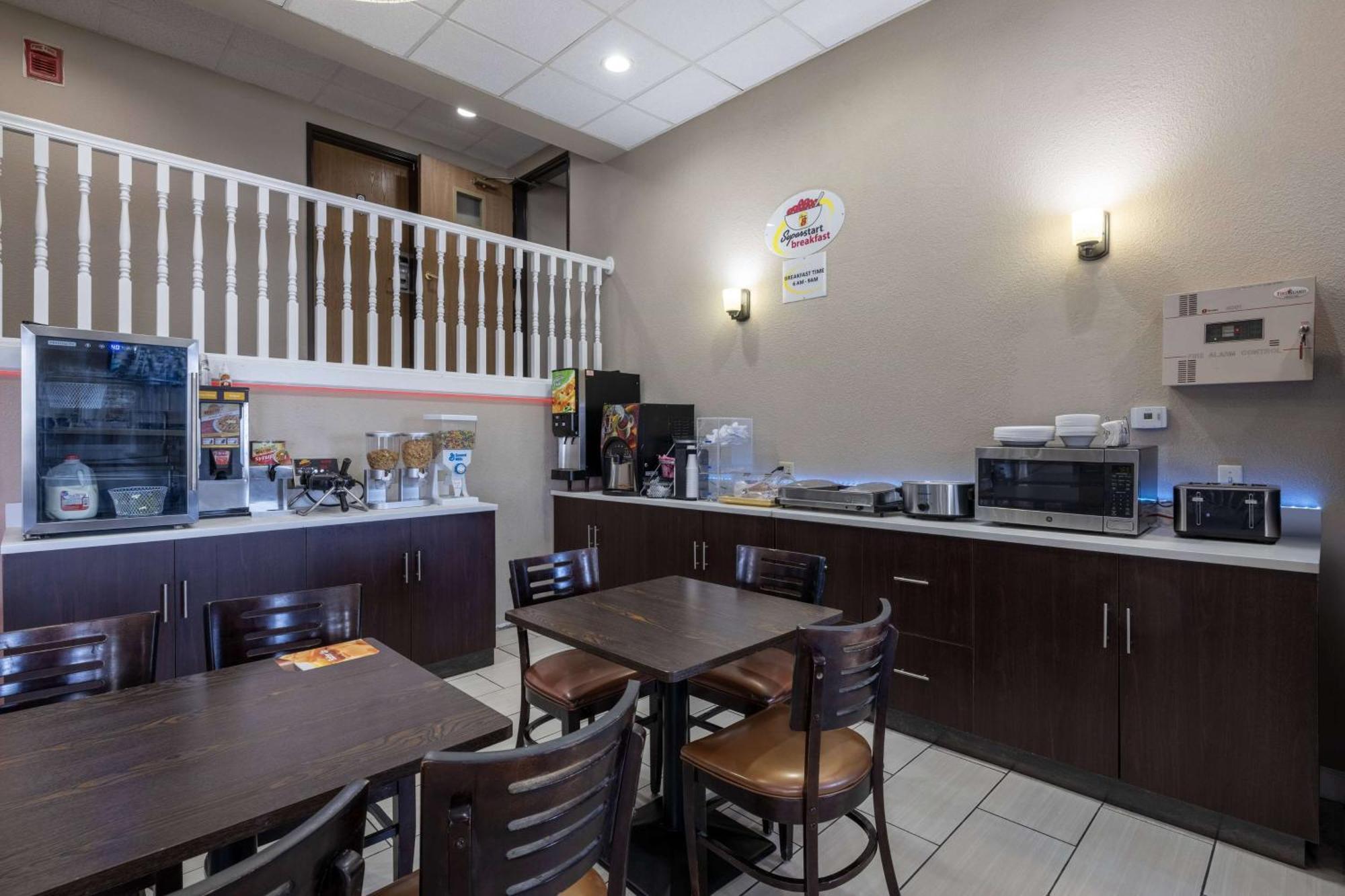The Inn&Suites Sw Omaha Buitenkant foto