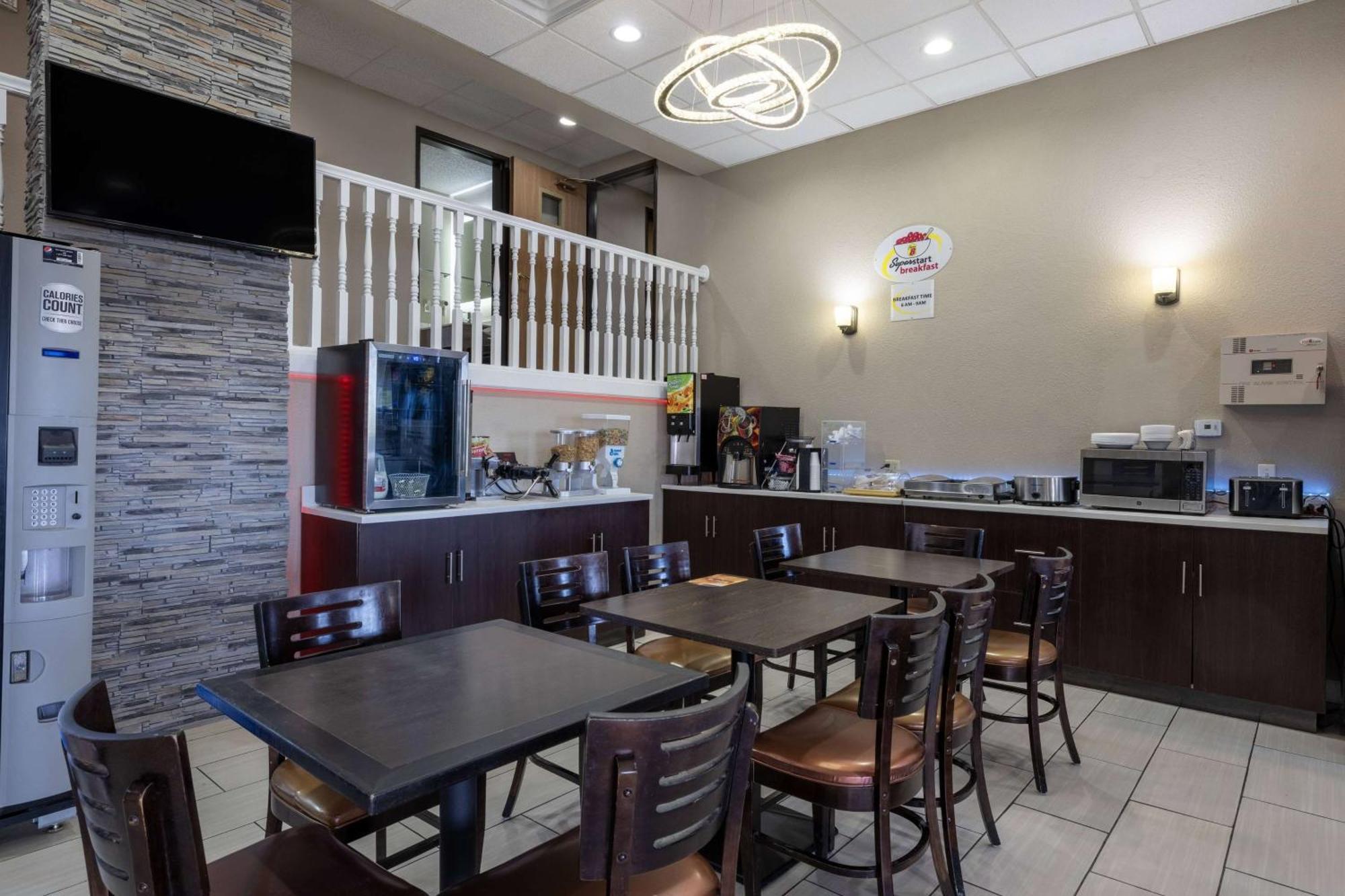 The Inn&Suites Sw Omaha Buitenkant foto